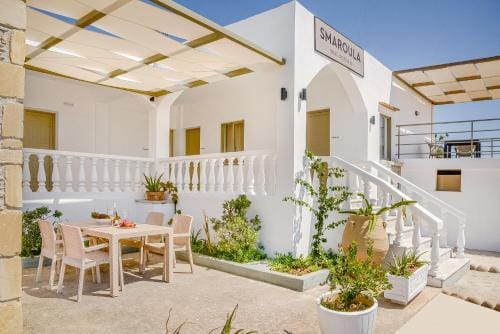 SMAROULA Inn in Crete