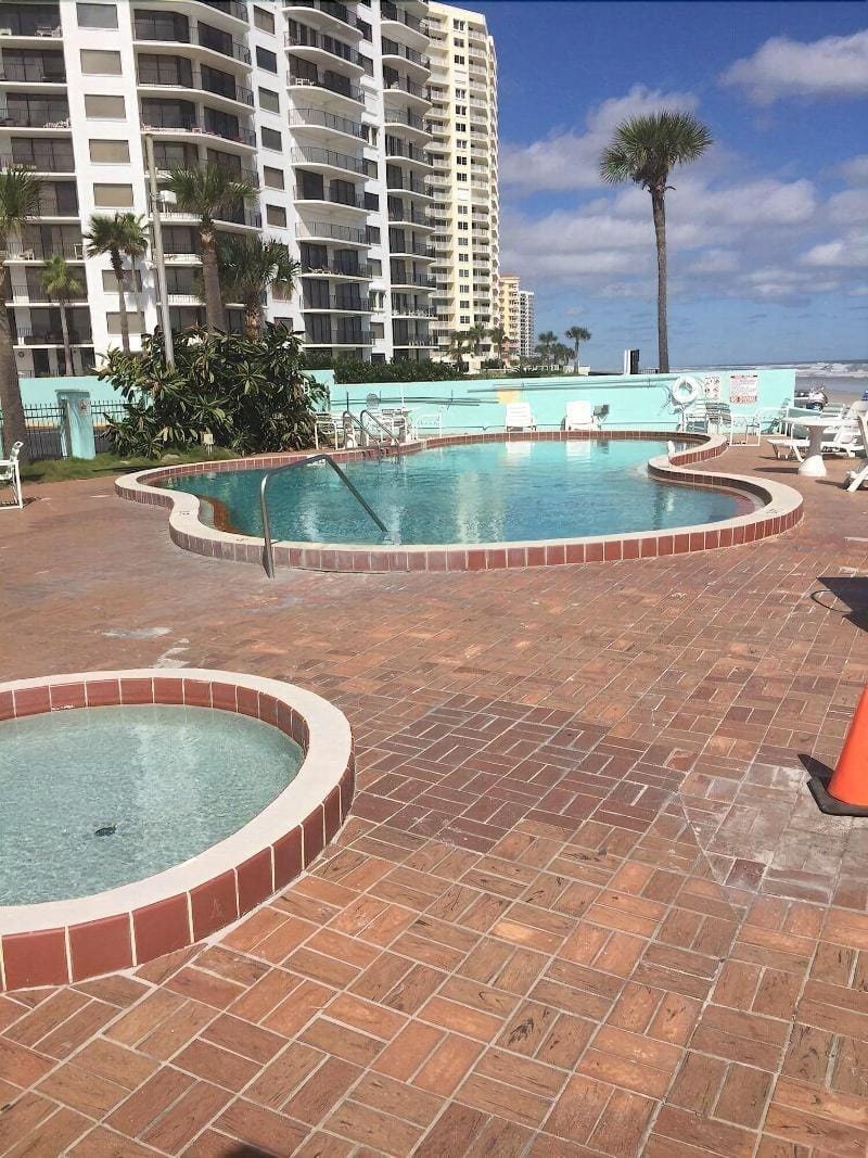 The Seascape Inn Hotel in South Daytona