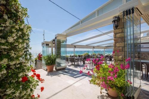 Dandidis Seaside Pension Hotel in Saint Gordios beach