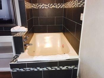 Kings Row Inn Hotel in Milwaukie