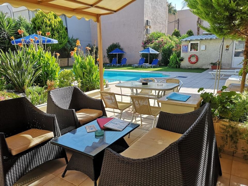 Nicolas Studios & Apartments Hotel in Agia Marina