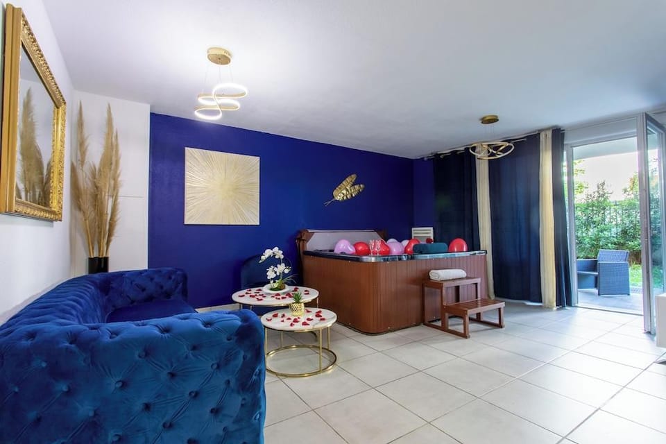 Suite Jacuzzi Hotel in Toulouse