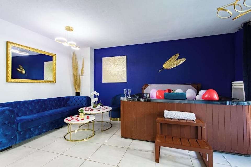 Suite Jacuzzi Hotel in Toulouse