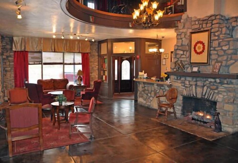 The Old English Inn Hotel in Hollister