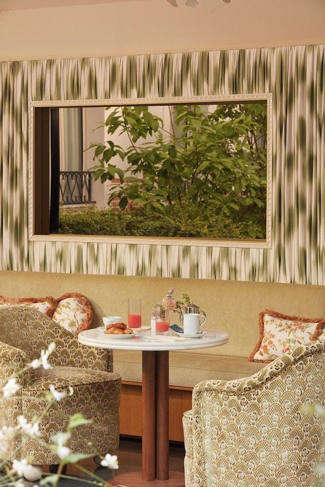 Le 5 Particulier Hotel in Paris