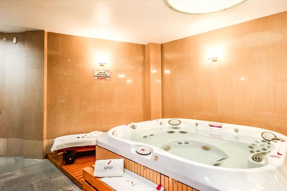 Suites Inn La Muralla Metepec Hotel in Toluca