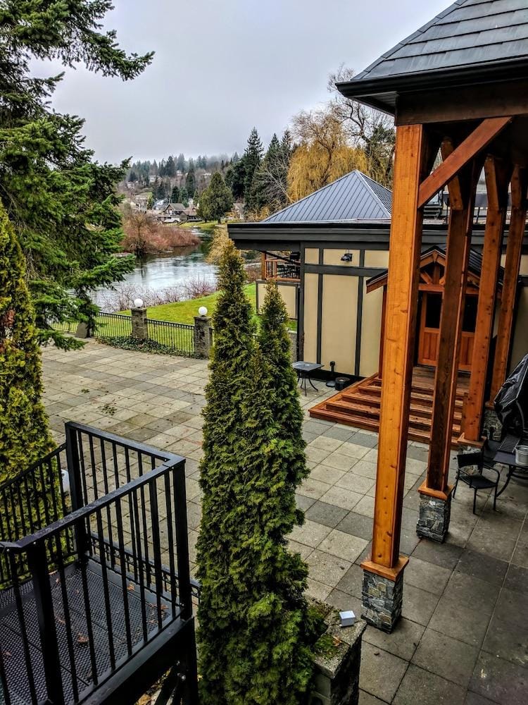 Riverside Inn Hotel in Lake Cowichan