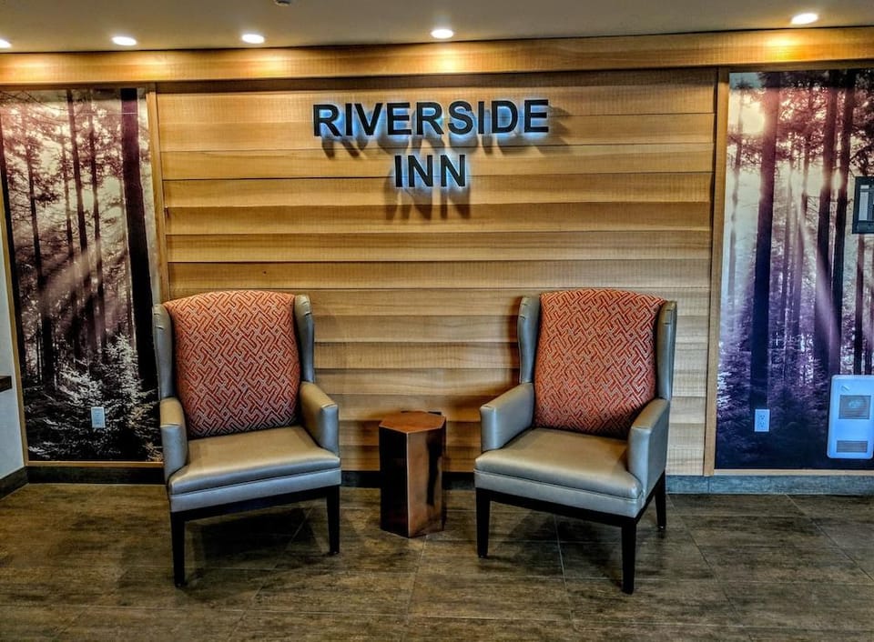Riverside Inn Hotel in Lake Cowichan
