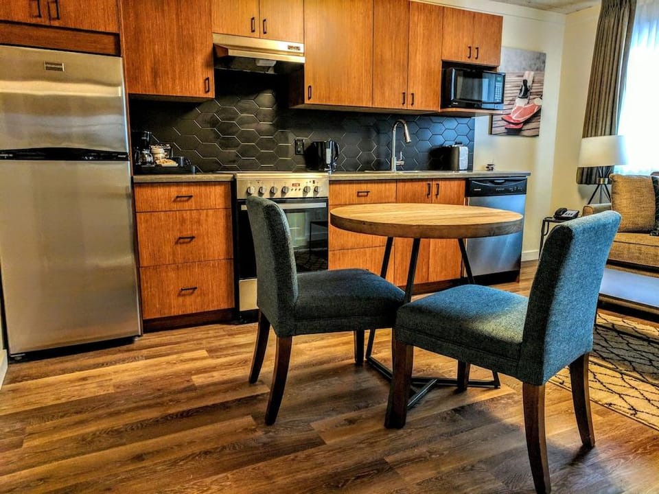Riverside Inn Hotel in Lake Cowichan