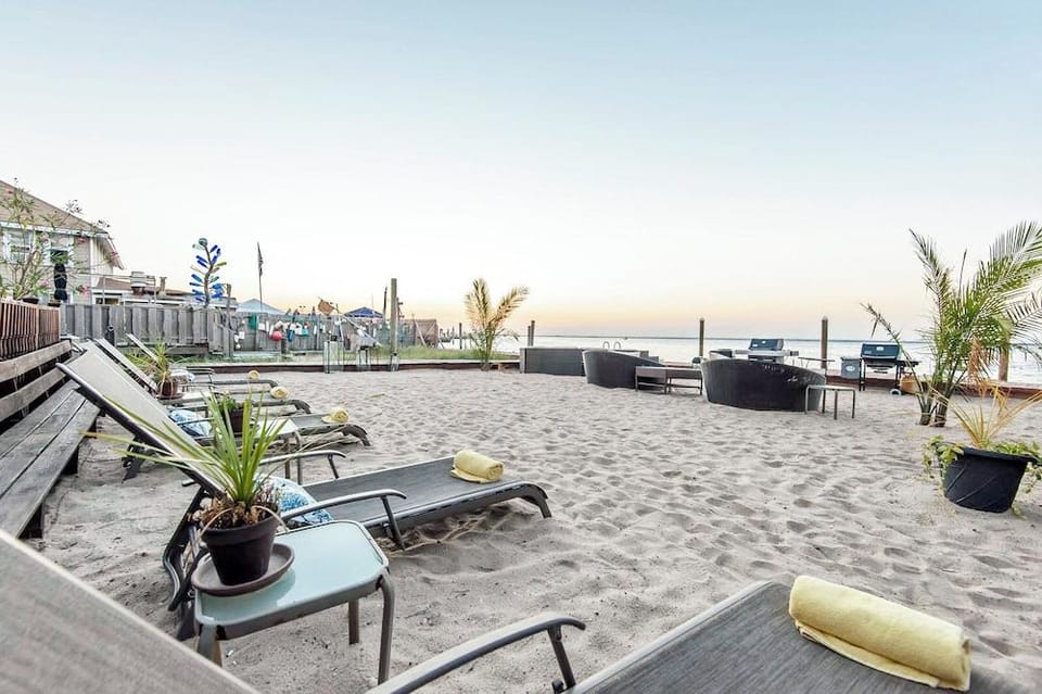 The Palms Hotel Fire Island Hotel in Ocean Beach