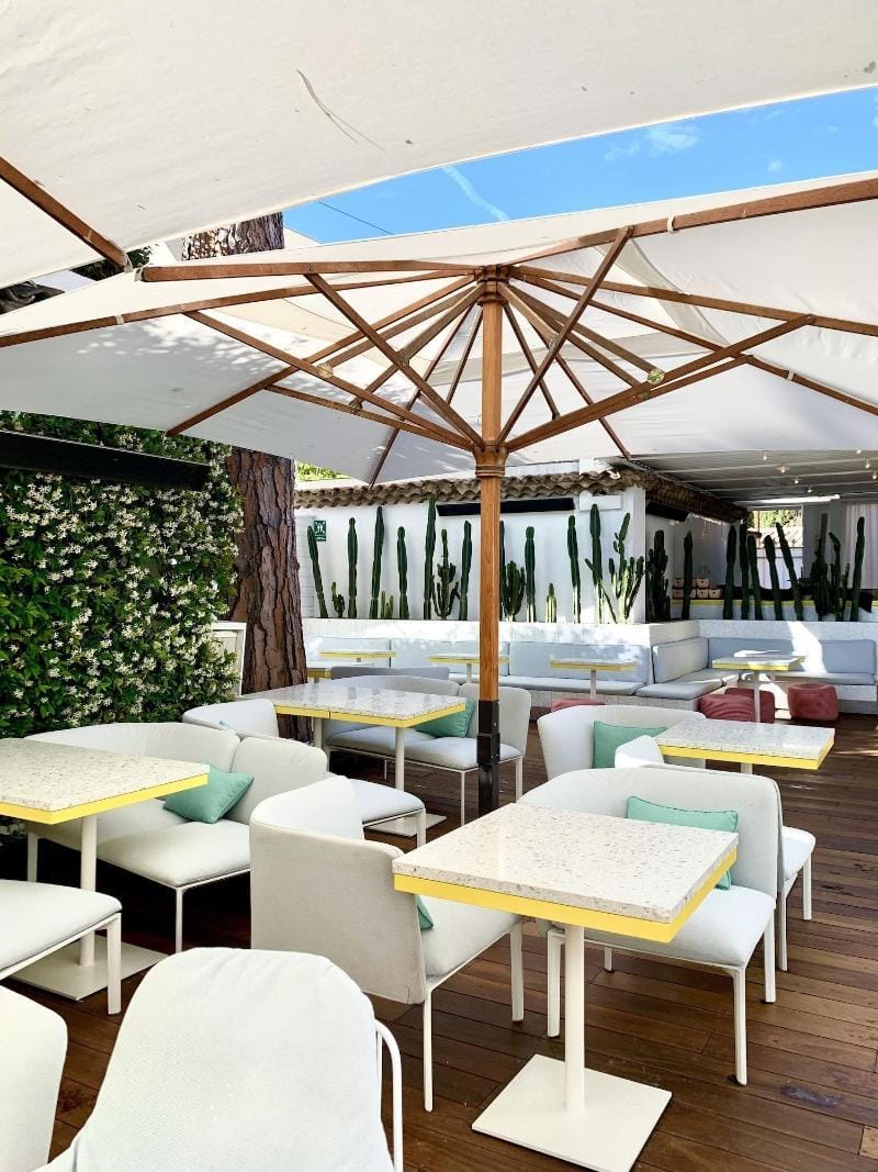 White 1921 Saint-Tropez Hotel in Saint-Tropez