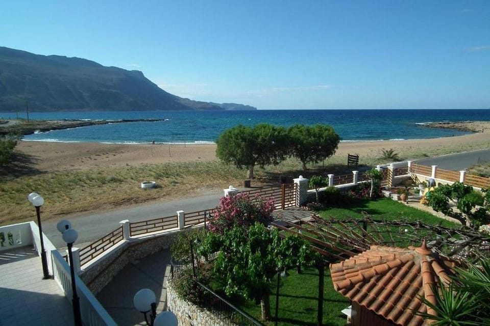 Gramvoussa Bay Hotel in Crete