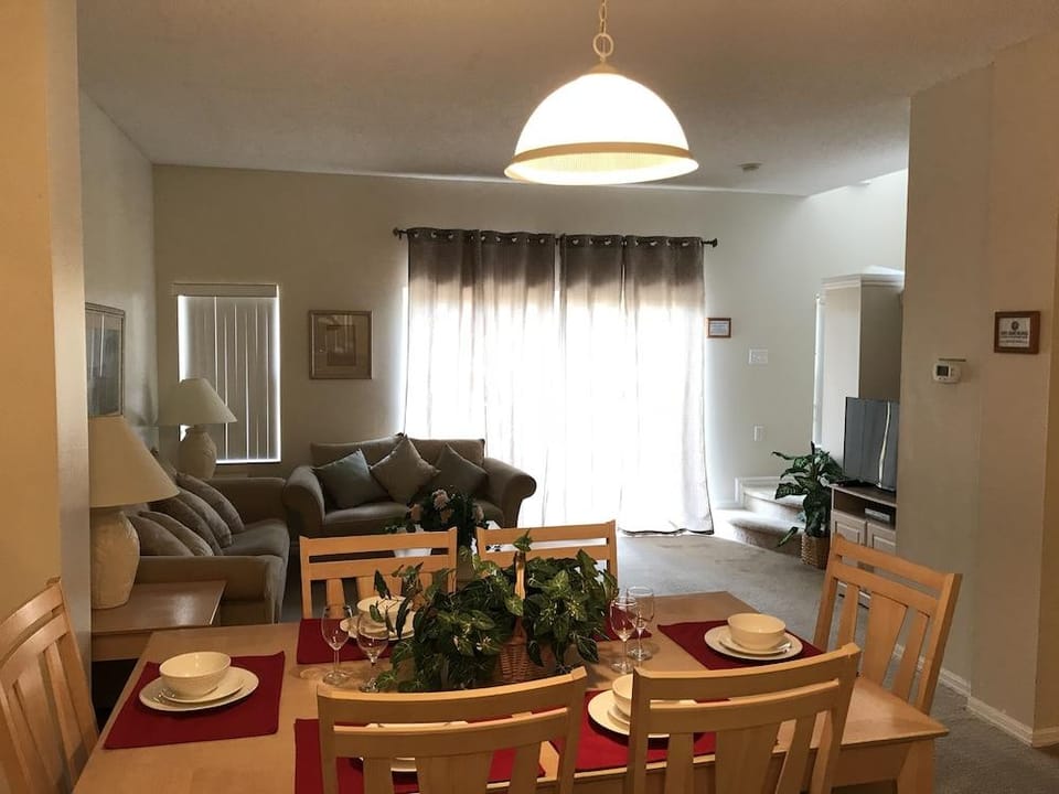 Kissimmee Vacation Homes by Shine FM Hotel in Kissimmee