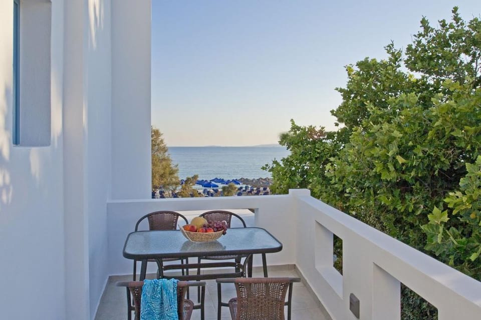 Colosseo Studios & Apartments Hotel in Agios Prokopios
