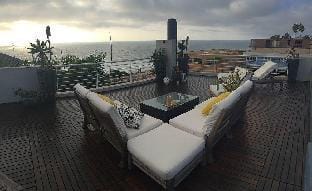 Modern Del Mar Beach Home Hotel in Del Mar