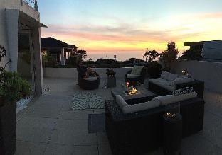Modern Del Mar Beach Home Hotel in Del Mar