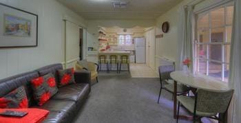 Chestnut Tree Holiday Apartments Hotel in Porepunkah