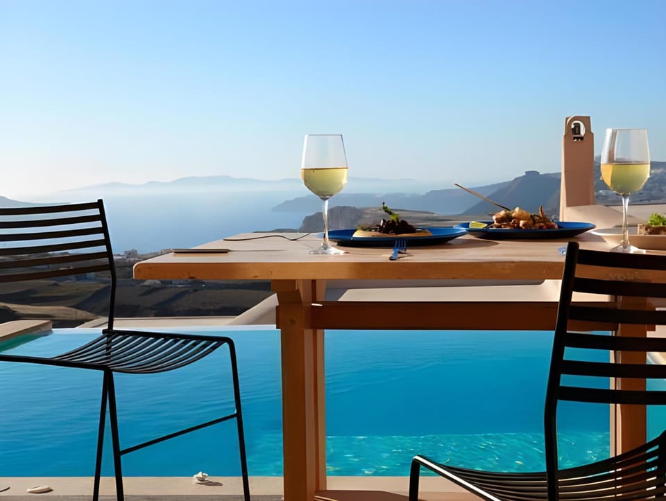 Voreina Gallery Suites Hotel in Santorini
