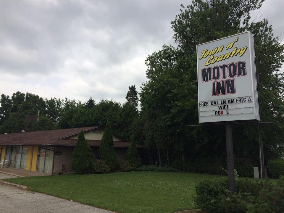 Town N Country Motor Inn Hotel in Leamington