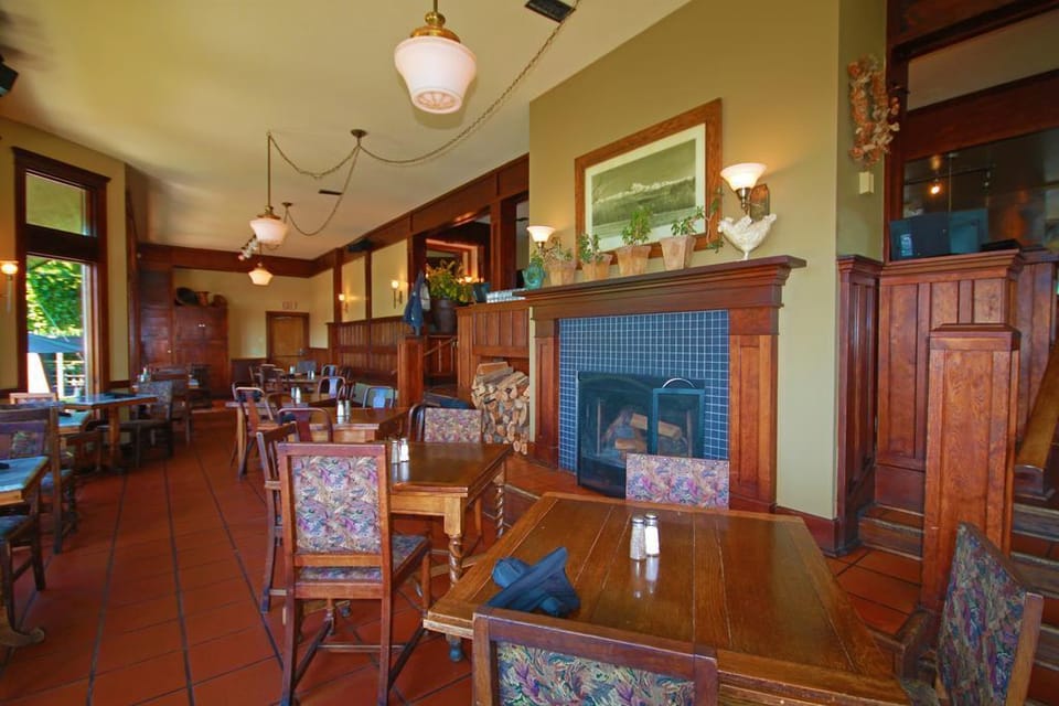 Spinnakers Brewpub & Guesthouses Hotel in Victoria