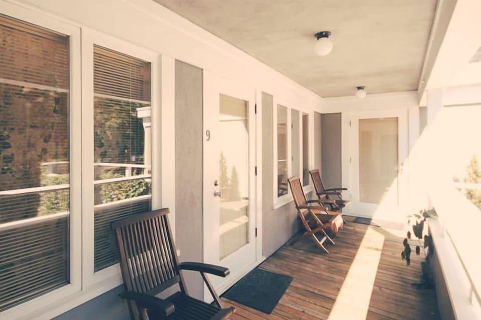 Spinnakers Brewpub & Guesthouses Hotel in Victoria