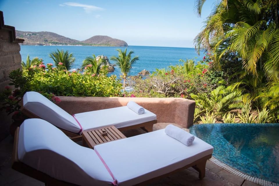 Villa El Ensueño by La Casa Que Canta Hotel in Zihuatanejo