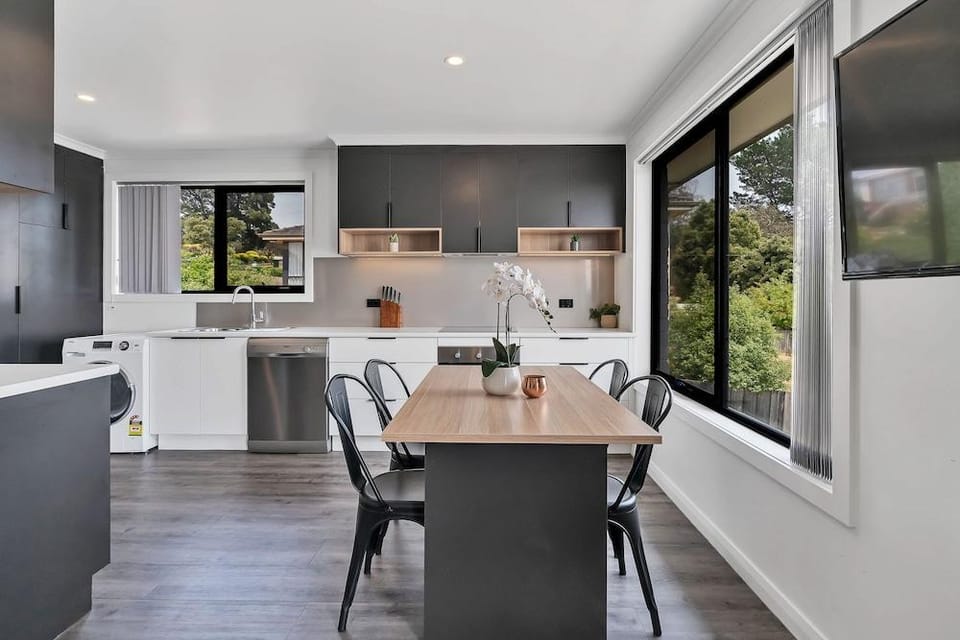 Youngtown Executive Apartments Hotel in Tasmania