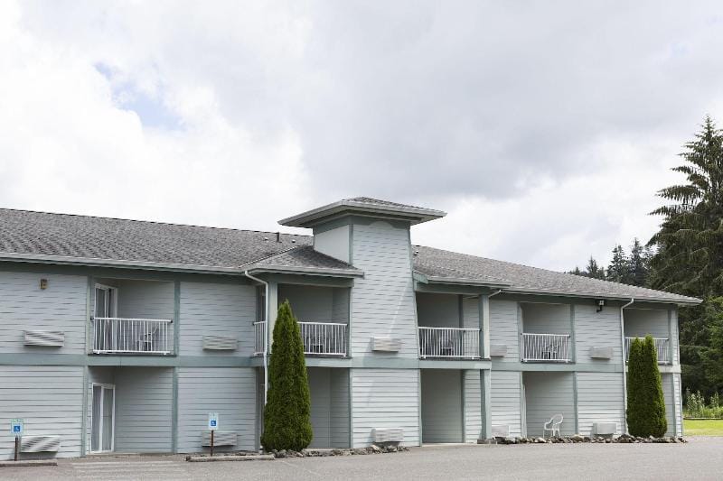 The Dew Drop Inn Motel Hotel in Forks