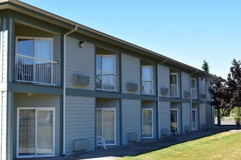 The Dew Drop Inn Motel Hotel in Forks