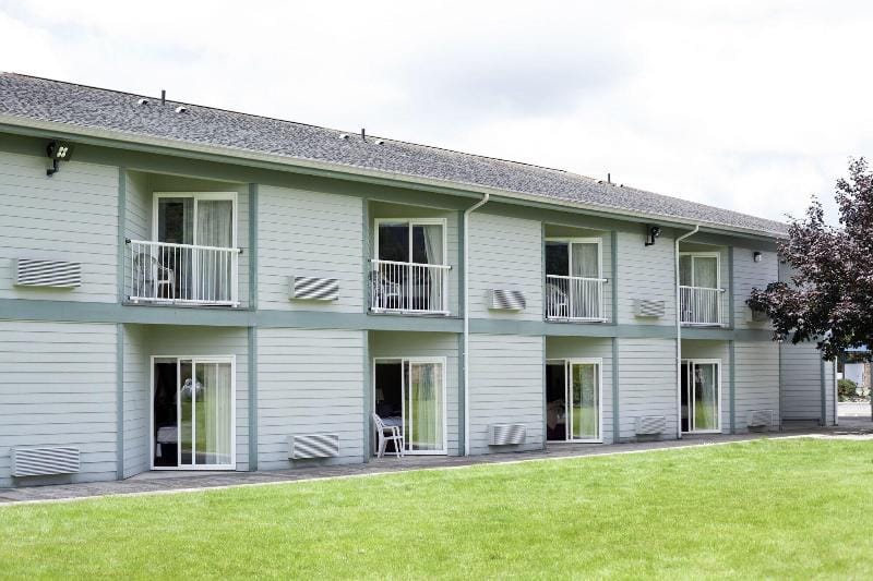 The Dew Drop Inn Motel Hotel in Forks