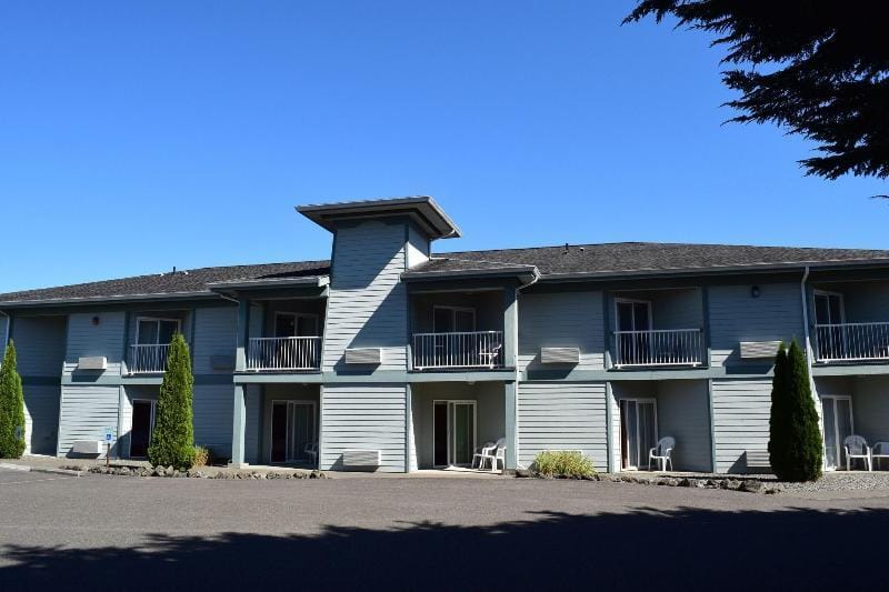 The Dew Drop Inn Motel Hotel in Forks
