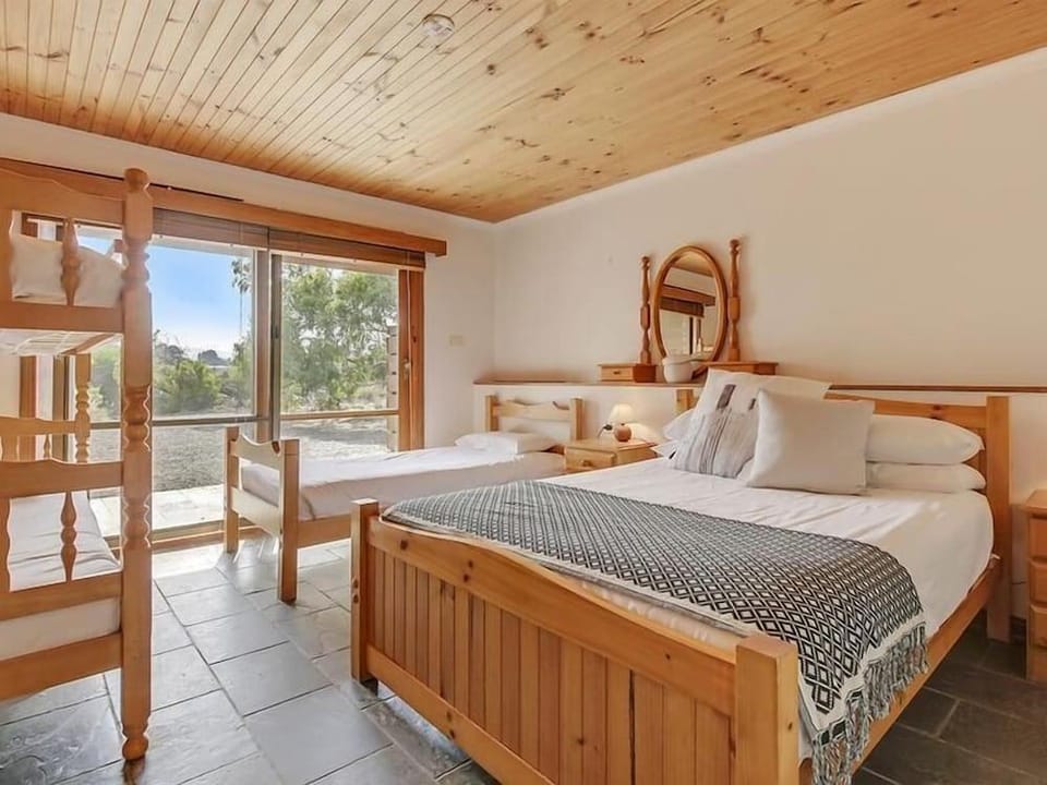 Steeles Island Retreat Hotel in Tasmania