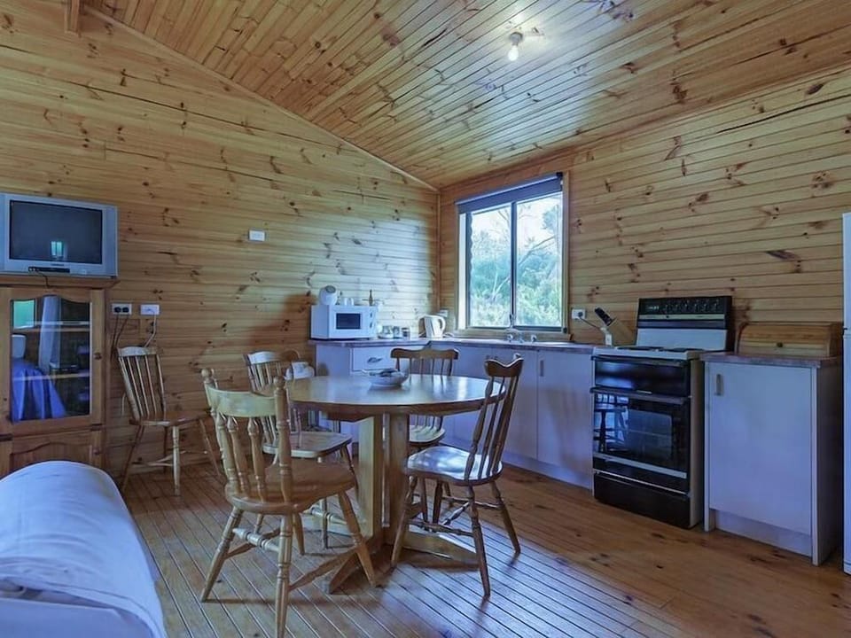 Steeles Island Retreat Hotel in Tasmania