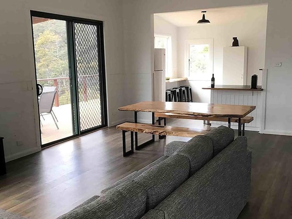 Derby Digs Cottage Hotel in Branxholm