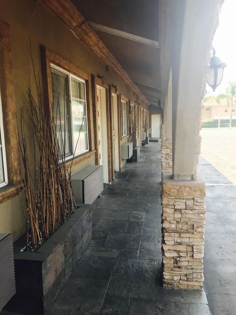 Royala Inn Hotel in Montebello