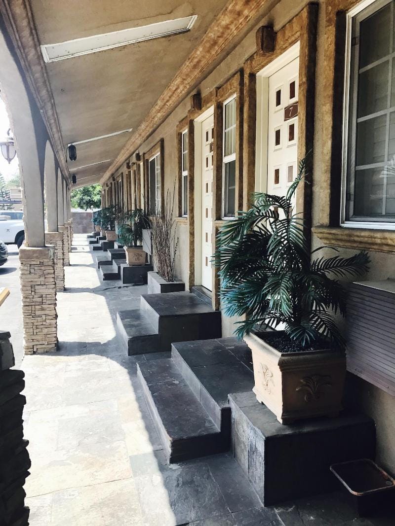 Royala Inn Hotel in Montebello