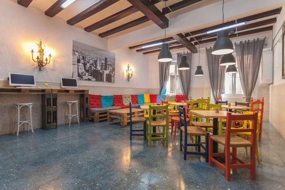 Loft Hostal - Hostel Hotel in Lloret de Mar