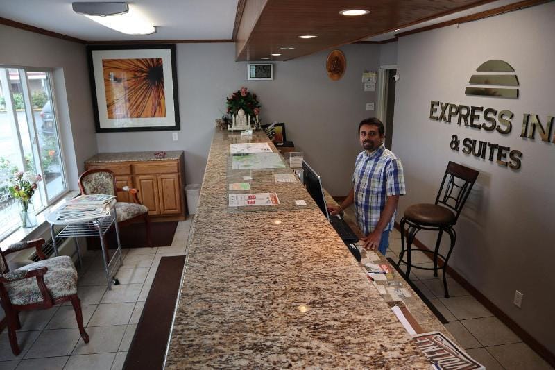 Express Inn & Suites Hotel in Eugene
