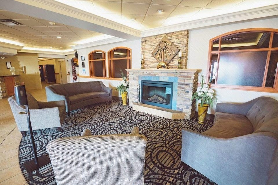Rosslyn Inn and Suites Hotel in Edmonton