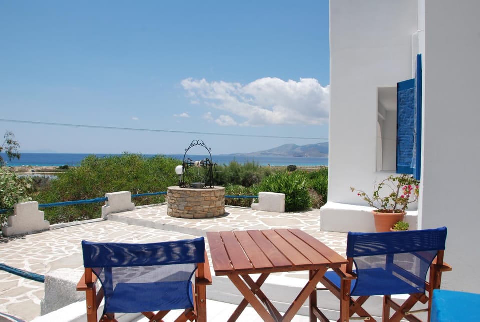 Koulas Pension - Red Lake Hotel in Agios Prokopios