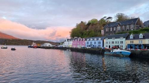 Pink House Skye Hotel in Portree