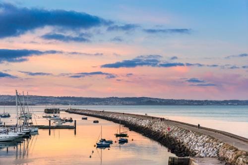 Delightful Period Cottage in the Heart of Brixham Hotel in Brixham