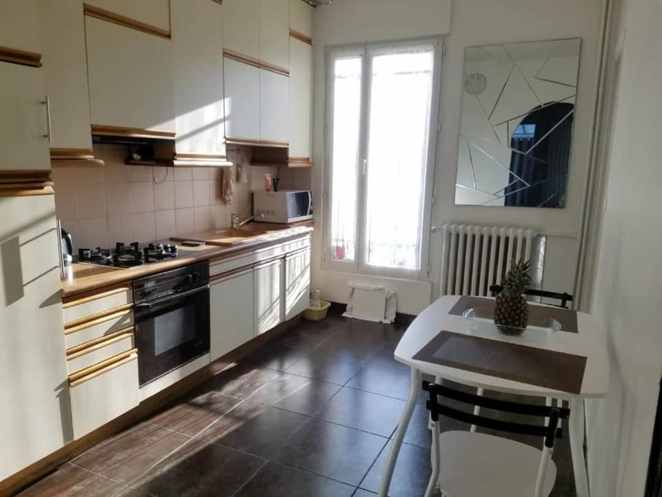 Joli Maison calme 10 Mn de Paris st LAZARE Hotel in Île-de-France