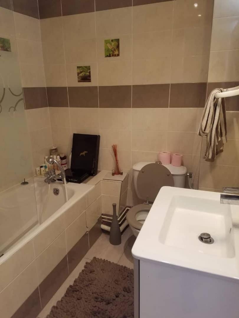 Joli Maison calme 10 Mn de Paris st LAZARE Hotel in Île-de-France