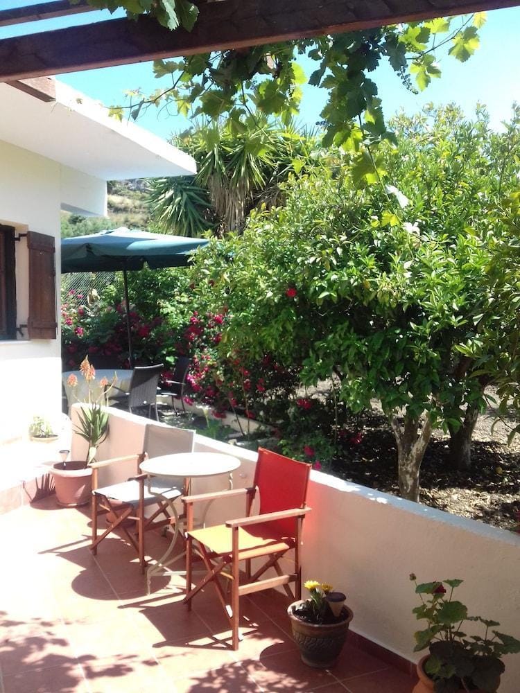 Hariklia Rent Rooms Hotel in Crete