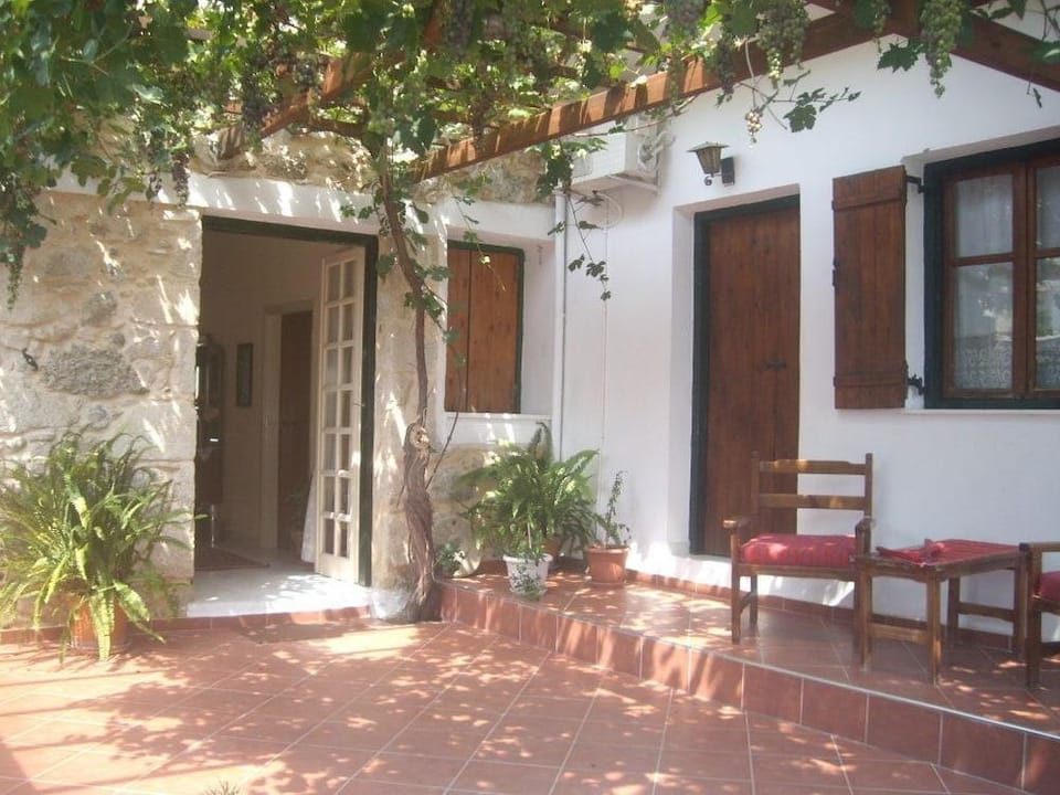 Hariklia Rent Rooms Hotel in Crete