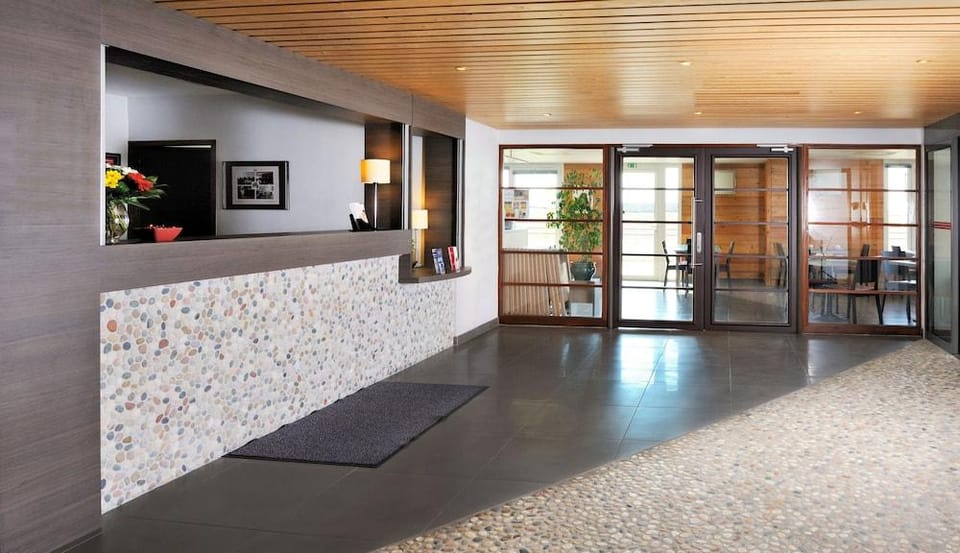 Sjours & Affaires Les Rives du Leman - GEX Hotel in Gex