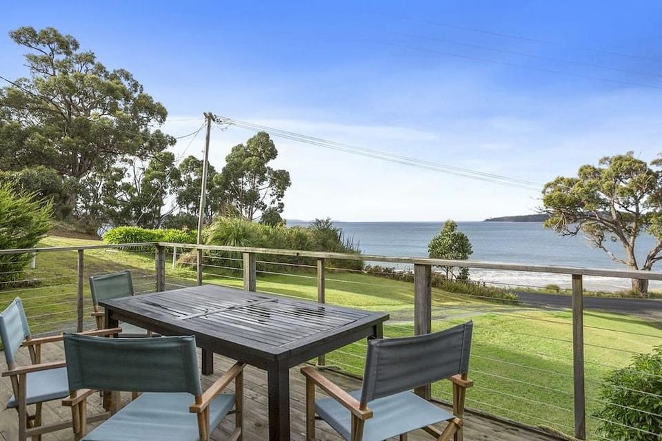 Summertime Beach Cottage Hotel in Tasmania