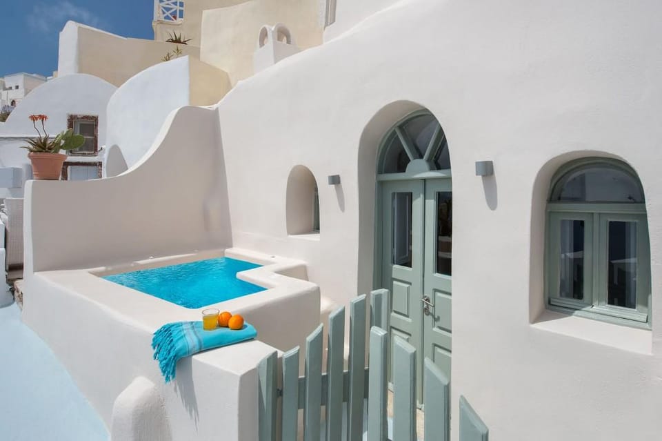 Artia Mansion Hotel in Oia