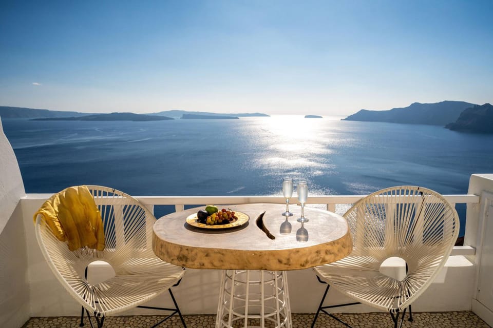 Delfini Villas Hotel in Oia